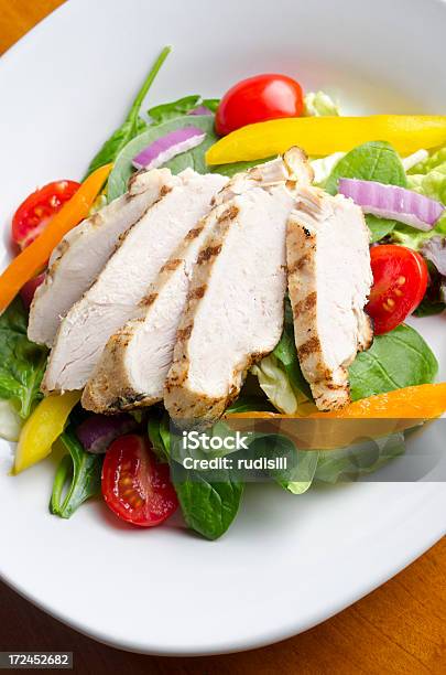 Salada De Frango Grelhado - Fotografias de stock e mais imagens de Alface - Alface, Alimentação Saudável, Almoço