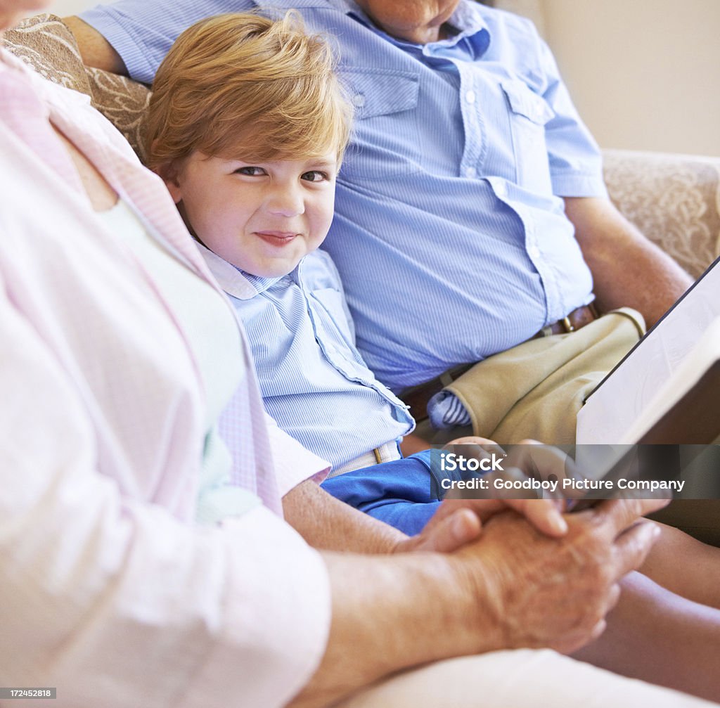 Me encanta que se lea a. - Foto de stock de Abuela libre de derechos