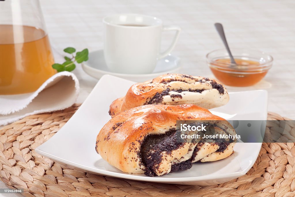 Doce pequeno-almoço com rolos de Papoila - Royalty-free Assado no Forno Foto de stock