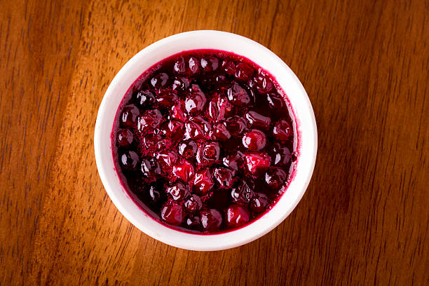 клюквенный соус - cranberry sauce стоковые фото и изображения