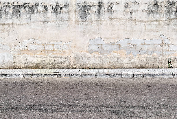 istock Old concrete grunge wall with sidewalk 172453340