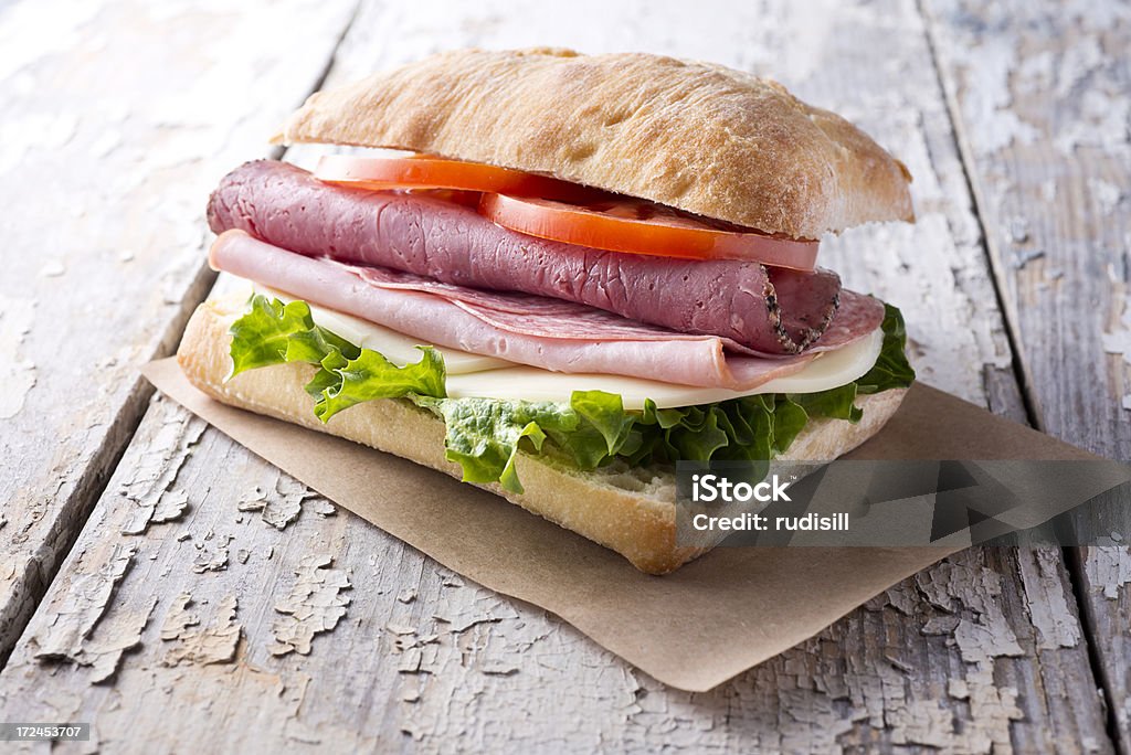 イタリアチャバタのサンドイッチ - おやつのロイヤリティフリーストックフォト