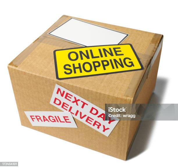 Foto de Caixa De Papelão Com Uma Marca De Compras Online e mais fotos de stock de Aviso de frágil - Aviso de frágil, Bolsa - Objeto manufaturado, Caixa - Recipiente