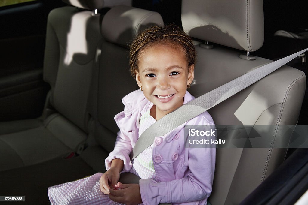 Bambina in auto - Foto stock royalty-free di Bambino