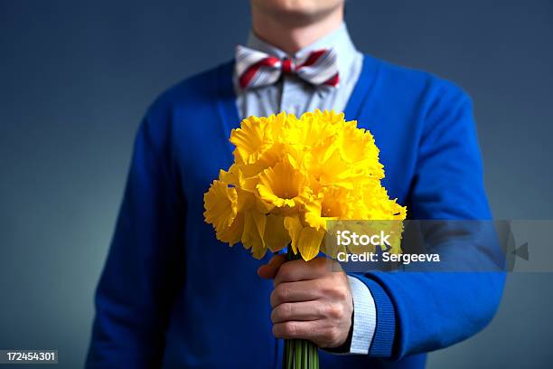 Ramo De Flores - Fotografias de stock e mais imagens de Gratidão - Gratidão, Homens, Adulto