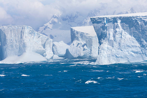 Antarctica iceberg floating at coastline  paradise bay antarctica stock pictures, royalty-free photos & images