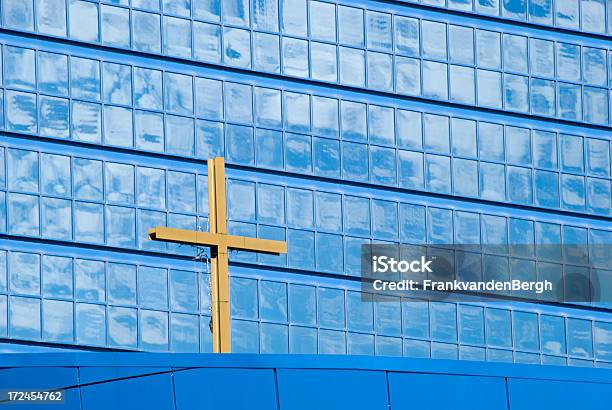 Cross Blue 배경 교회에 대한 스톡 사진 및 기타 이미지 - 교회, 기도하기, 도시