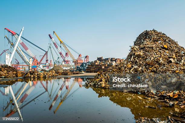 Foto de Junkyard Restos De Metal e mais fotos de stock de Ferro-velho - Ferro-velho, Âncora, Amontoamento