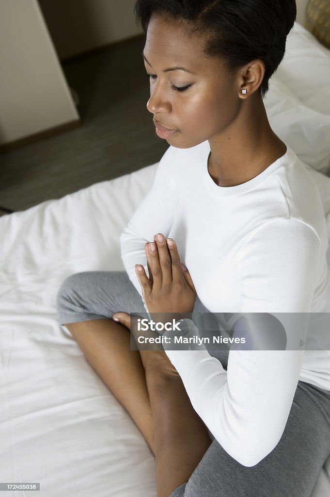 Mañana de yoga - Foto de stock de Actividades y técnicas de relajación libre de derechos