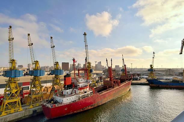 casablance harbor ciudad - dock worker morocco harbor skyline fotografías e imágenes de stock