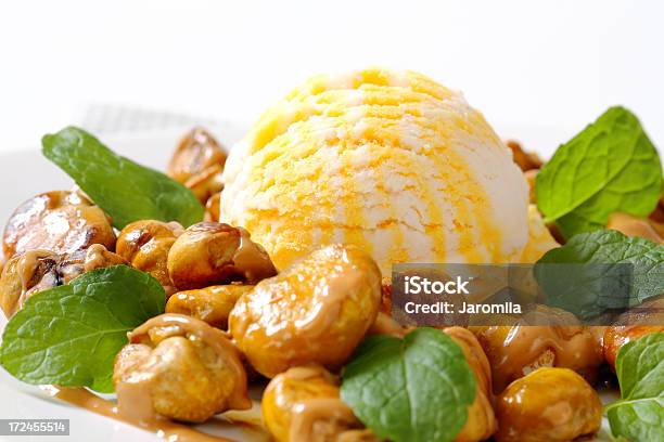 Gelado Com Castanhas - Fotografias de stock e mais imagens de Amarelo - Amarelo, Assado, Assado no Forno