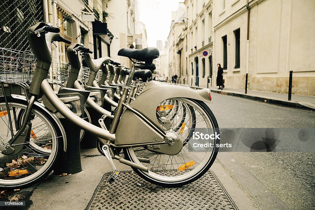 Biciclette da noleggiare - Foto stock royalty-free di Bicicletta
