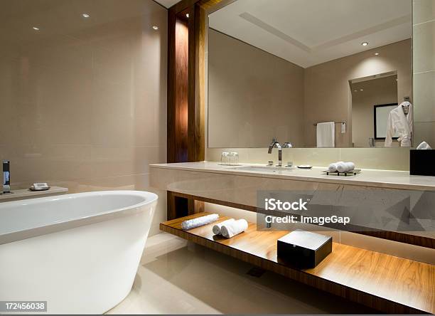 Badezimmer Stockfoto und mehr Bilder von Hotel - Hotel, Toilettenartikel, Architektonisches Detail