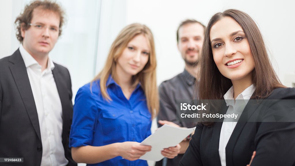 Mujer sonriente ejecutiva - Foto de stock de A la moda libre de derechos