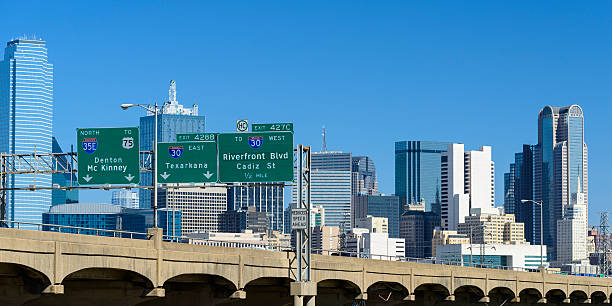 istock Dallas highway connected directly to city 172456760