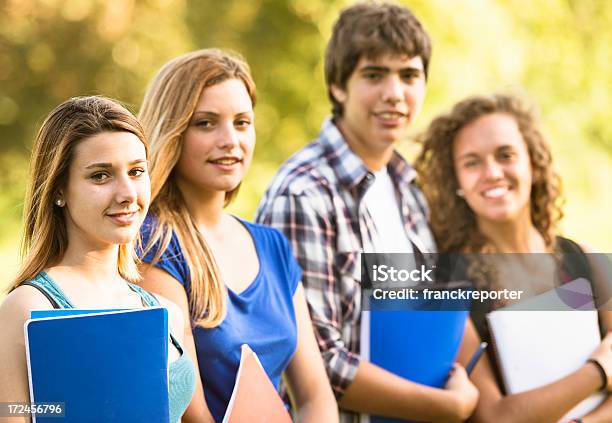 Foto de Estudante Universitário União De Volta Para A Escola e mais fotos de stock de 18-19 Anos