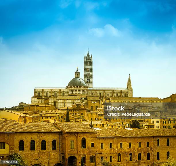 Tradicional Ciudad De Siena Italia Foto de stock y más banco de imágenes de Aire libre - Aire libre, Amarillo - Color, Antiguo