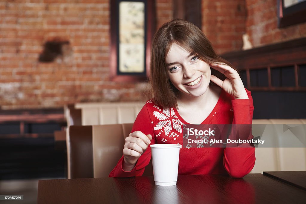 Linda Menina beber chá no Café - Royalty-free Adolescente Foto de stock