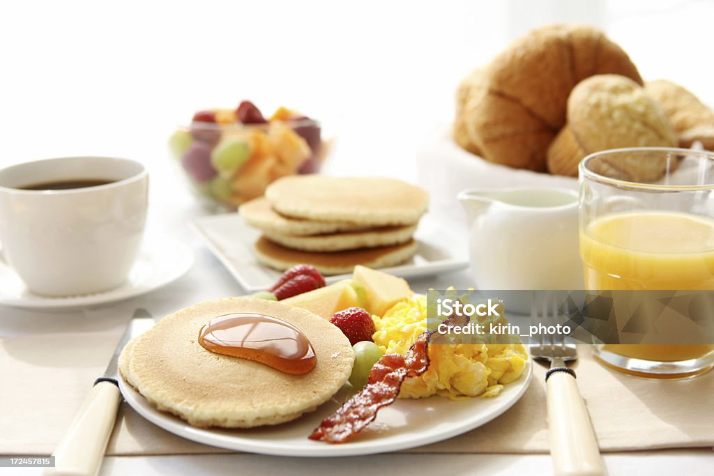Mesa de desayuno - Foto de stock de Huevo revuelto libre de derechos