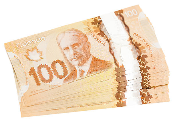 canadian 100-dollar-banknoten isoliert, - canadian currency stock-fotos und bilder