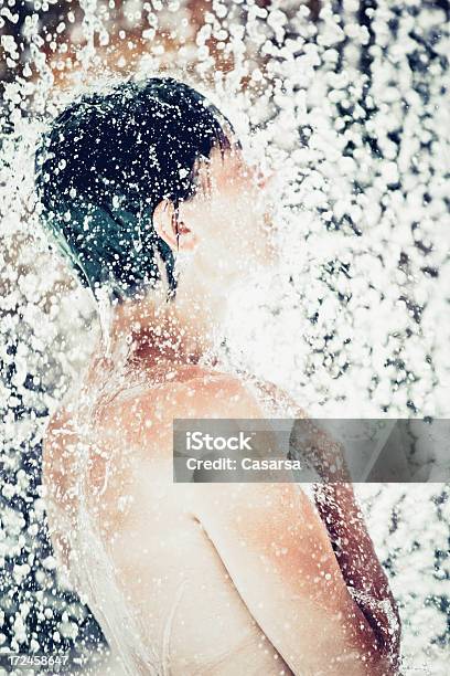 Brania Prysznica - zdjęcia stockowe i więcej obrazów Bez koszulki - Bez koszulki, Czysty, Dorosły