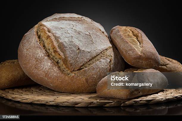 Chrupiący Chleb - zdjęcia stockowe i więcej obrazów Bez ludzi - Bez ludzi, Fotografika, Horyzontalny