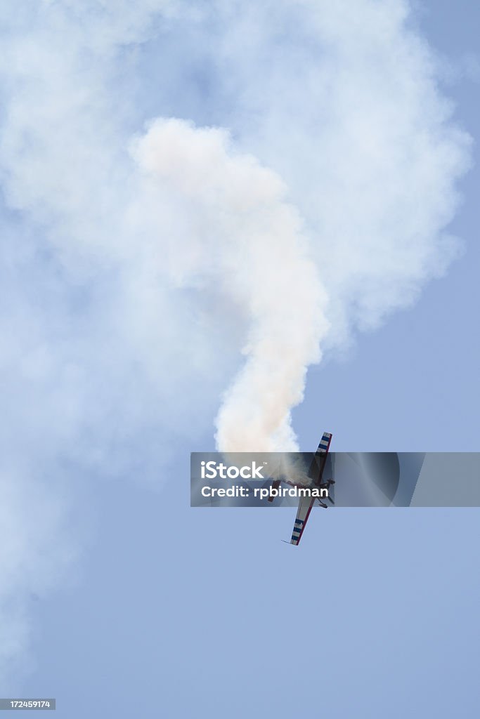Avion avec fumée - Photo de Avion libre de droits