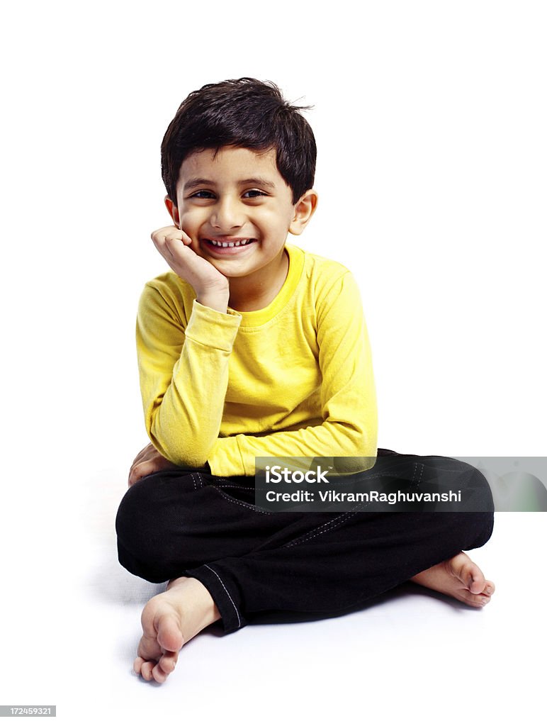 캐주얼 인도어 남자아이 하위 흰색 바탕에 그림자와 전체 길이 - 로열티 프리 아이 스톡 사진
