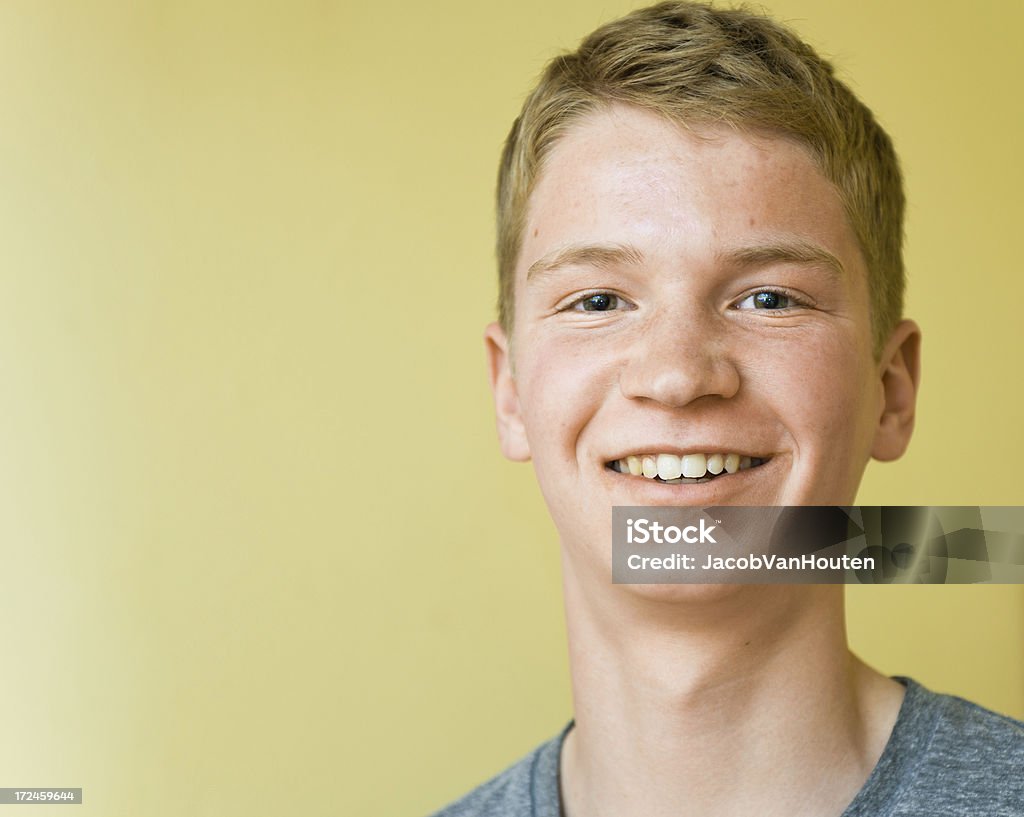 Portrait lächelnd Teenager - Lizenzfrei Kurzes Haar Stock-Foto