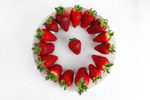 istock Porcelain plate and fresh strawberry 172459785