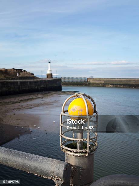 Âmbar Intermitente Luz De Emergência No Porto De Cumbria - Fotografias de stock e mais imagens de Amarelo