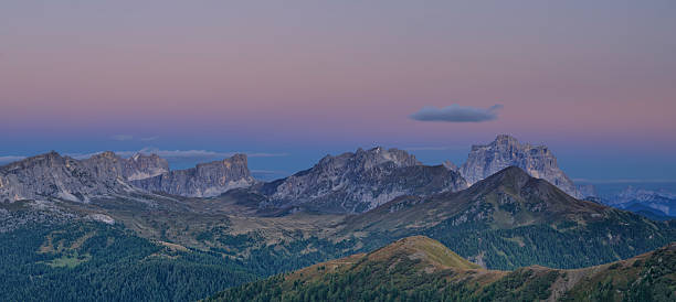 passo giau - beauty in nature belluno clear sky color image imagens e fotografias de stock