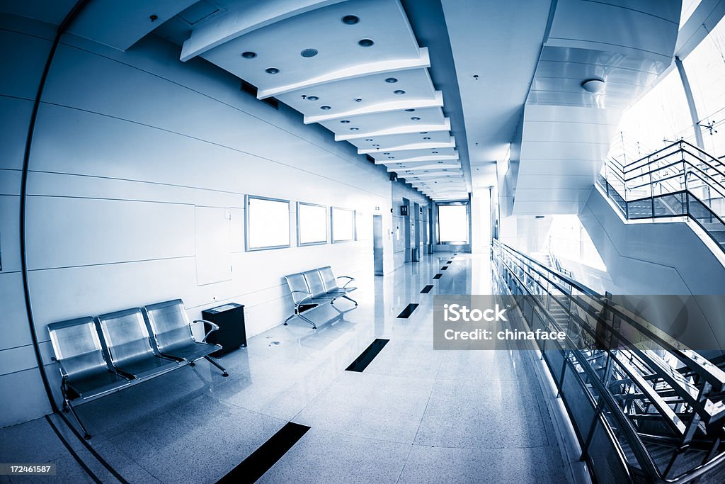 廊下のインテリアの空のオフィスビル - エアコンのロイヤリティフリーストックフォト
