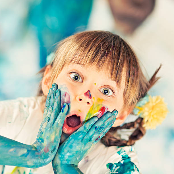 4 Girls Finger Painting Banque d'images et photos libres de droit iStock