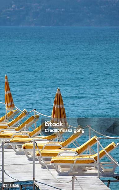 Photo libre de droit de En Front De Mer Avec Beachchairs banque d'images et plus d'images libres de droit de Cannes - Cannes, Plage, Côte d'Azur