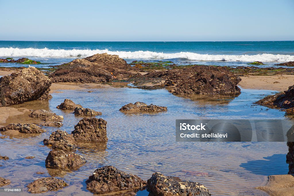 Maré baixa em Malibu beach - Foto de stock de Califórnia royalty-free