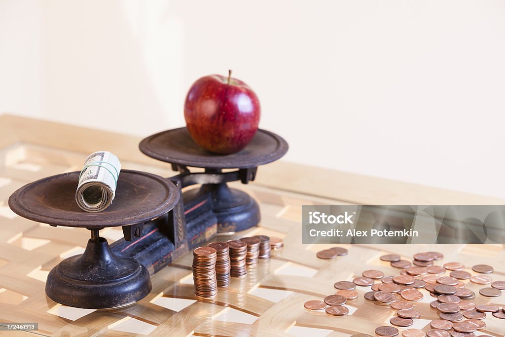 Dinero para alimentos - Foto de stock de Actividades bancarias libre de derechos