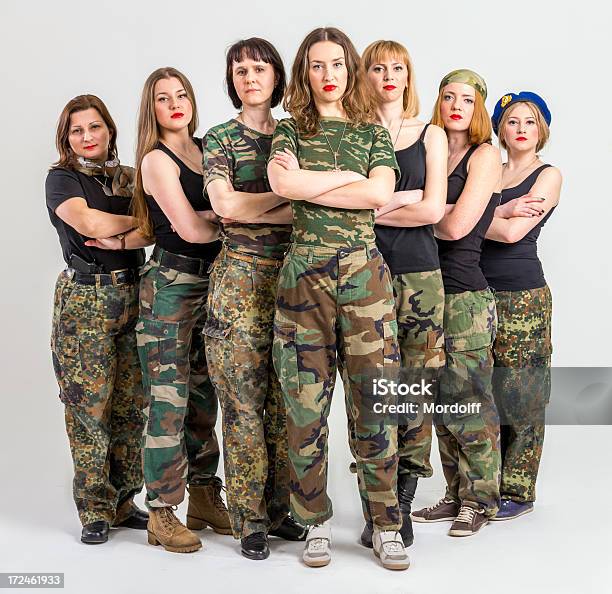 Женский Военная Группа — стоковые фотографии и другие картинки В ряд - В ряд, Белый, Военное дело