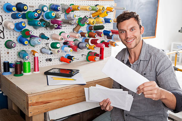 働く男性の織物工場 - owner embroidery small business indoors ストックフォトと画像