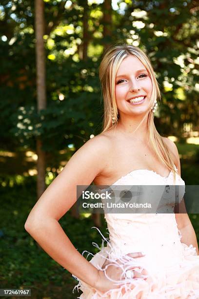 Piękna Nastolatka W Sukienka Formalne - zdjęcia stockowe i więcej obrazów 16-17 lat - 16-17 lat, 18-19 lat, Adolescencja