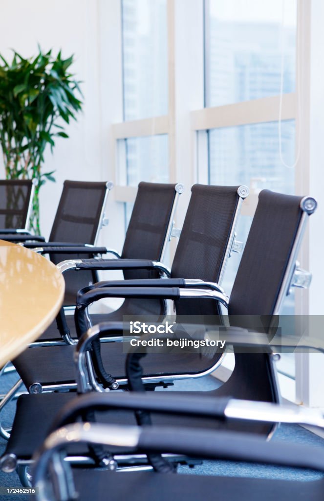 Sala de diretoria com cadeiras - Foto de stock de Cadeira royalty-free