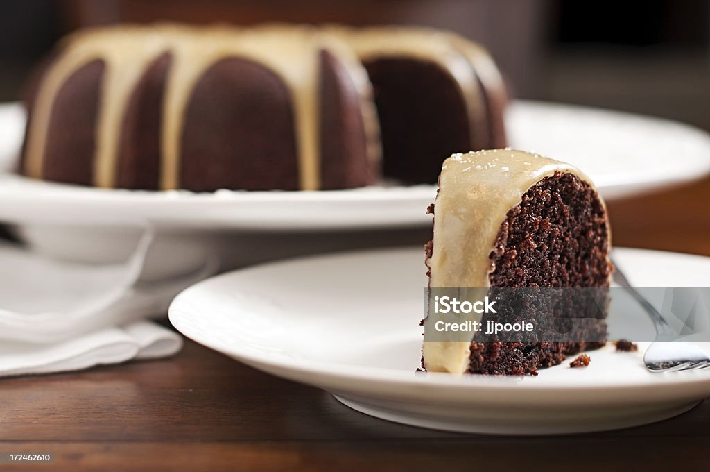 Torta al cioccolato, caramello salato smalto - Foto stock royalty-free di Alimentazione non salutare