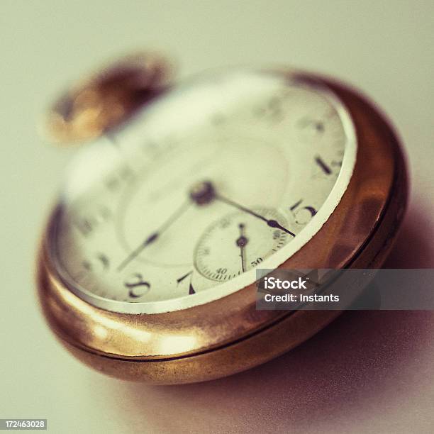 Antiguo Reloj De Bolsillo Foto de stock y más banco de imágenes de Anticuado - Anticuado, Antigualla, Belleza