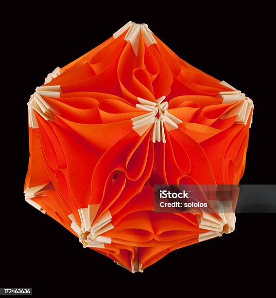 Origami Kusudama Naranja Foto de stock y más banco de imágenes de Abstracto - Abstracto, Arte, Arte y artesanía