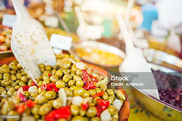 Foto de Azeitonas Verdes Para Venda e mais fotos de stock de Alimentação Saudável - Alimentação Saudável, Azeitona, Azeitona Verde