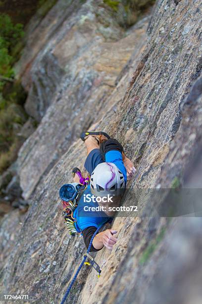Maschio Rockclimber - Fotografie stock e altre immagini di Alpinismo - Alpinismo, Ambientazione esterna, Arrampicata su roccia