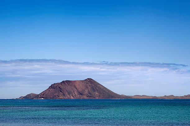 isla de lobos - volcanic landscape rock canary islands fuerteventura - fotografias e filmes do acervo