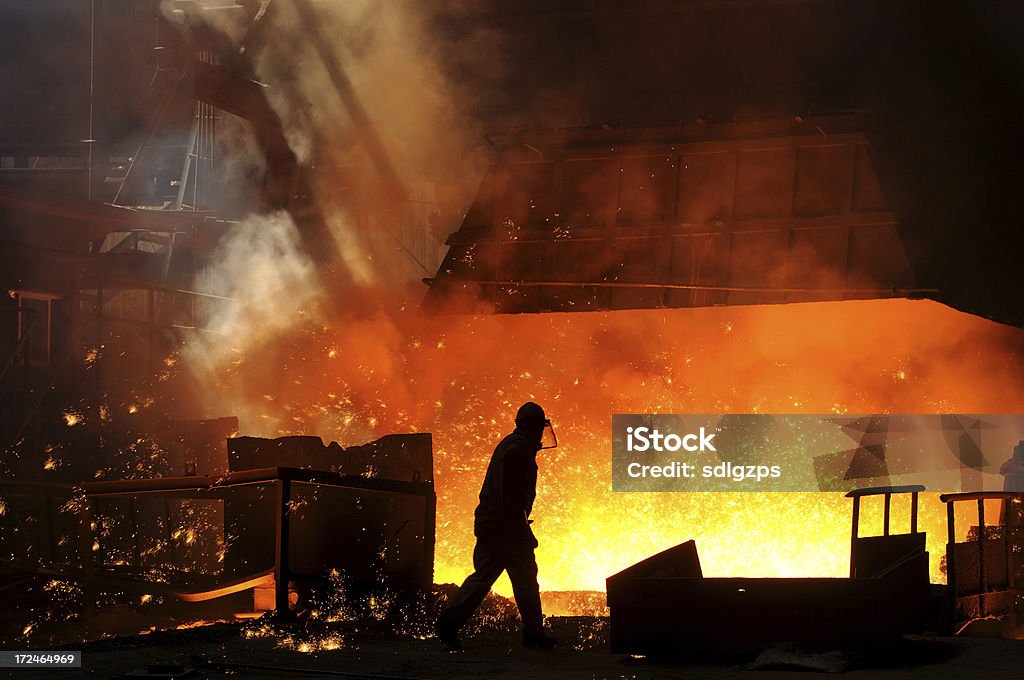 O ferro trabalhador sob a luz do sol - Foto de stock de Adulto royalty-free