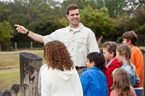 お子様には、遠足 - teaching field trip classroom child ストックフォトと画像