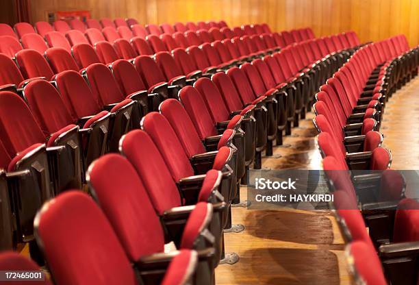 Пустой Красный Театр Стадии — стоковые фотографии и другие картинки Аудитория - Аудитория, Без людей, Билет